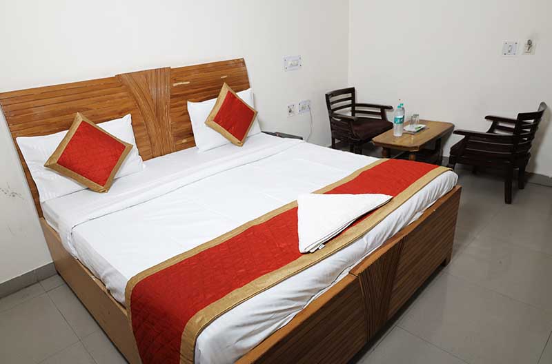 couple-friendly hotels in Noida
